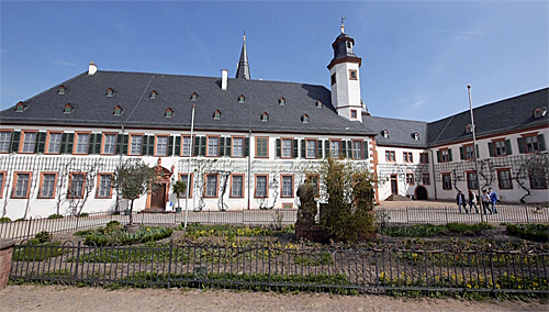 Seligenstadt - Benediktinerabtei mit Prälatur, Küchen- und Krankenbau